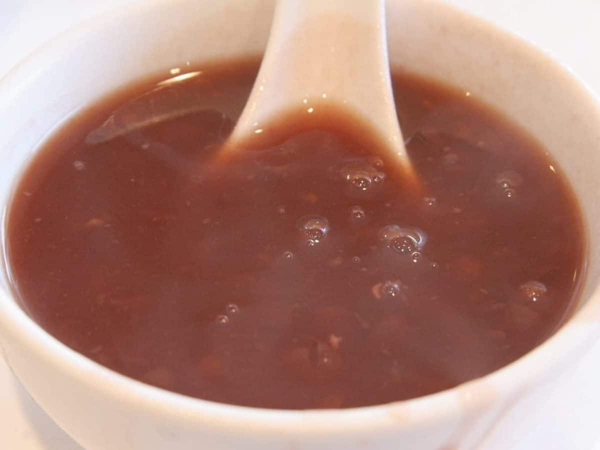 Whole dried red beans in a pile