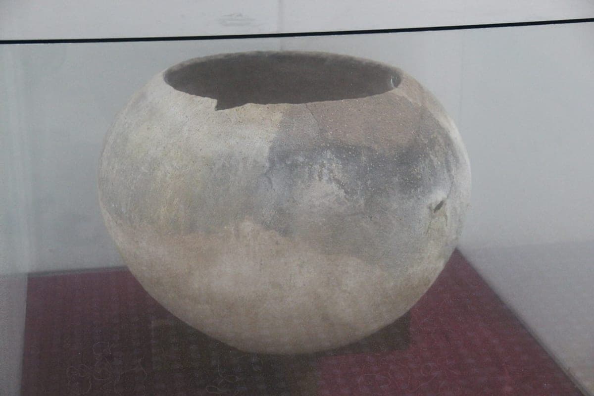A traditional Korean earthenware pot on a stove