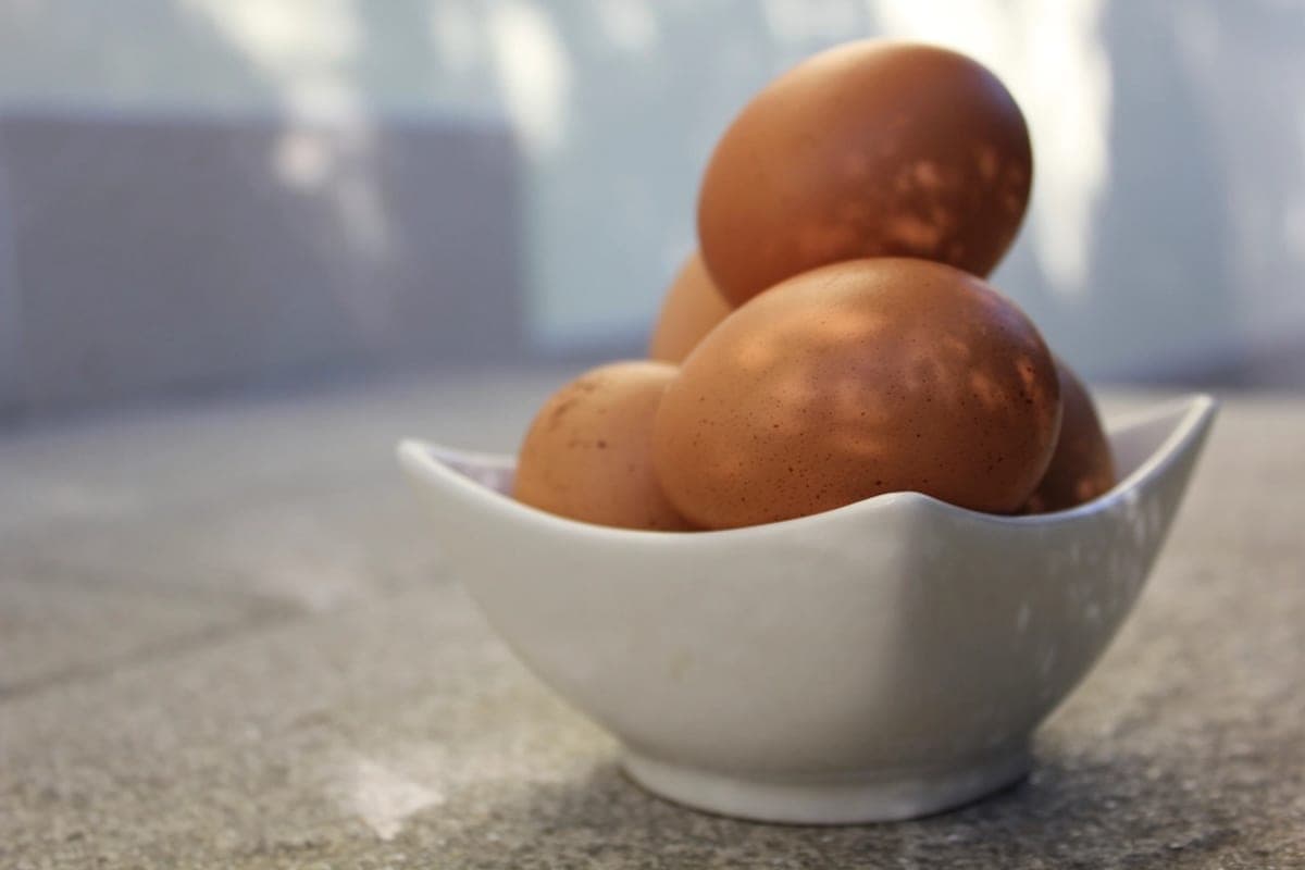Fresh eggs in a bowl